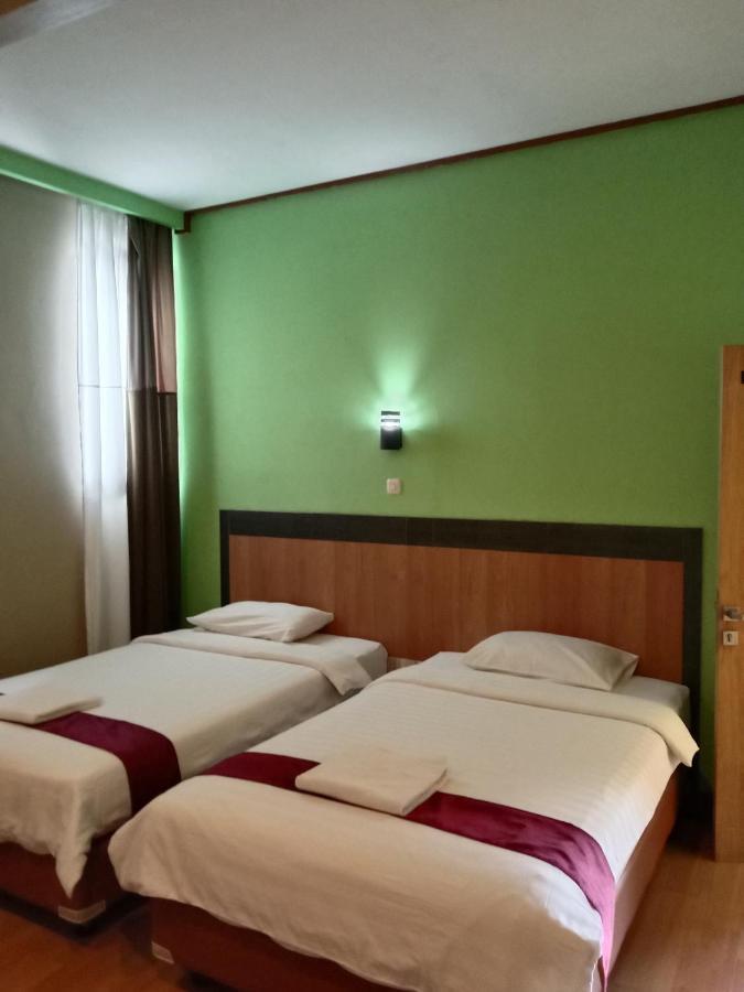 The New Orlinds Guest House Wonosari Екстериор снимка