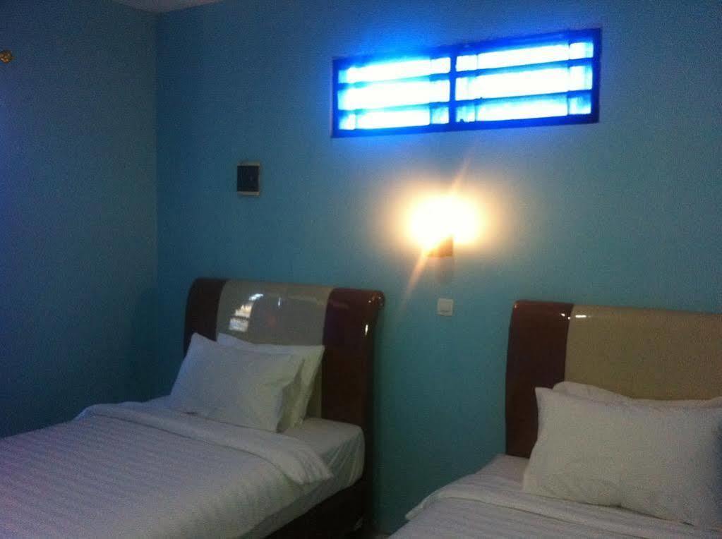 The New Orlinds Guest House Wonosari Екстериор снимка